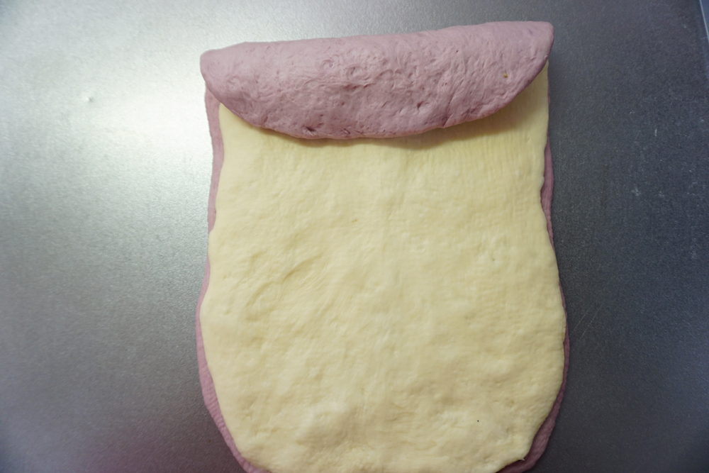 向こう側から手前に巻いていきます。