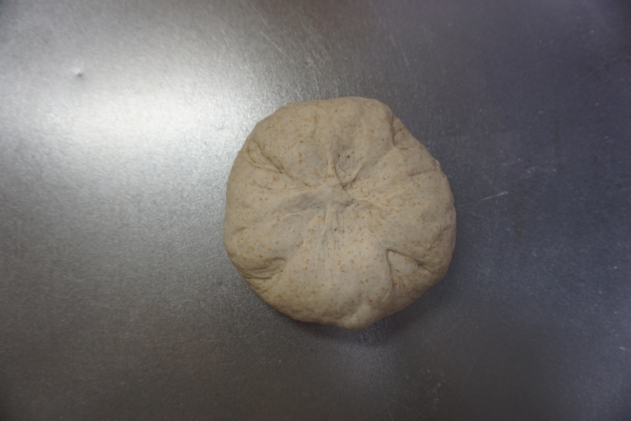 とじ目を閉じます。