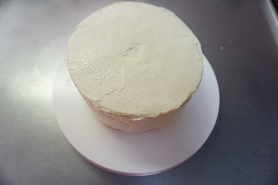 22のサワークリームを外側に塗ります。