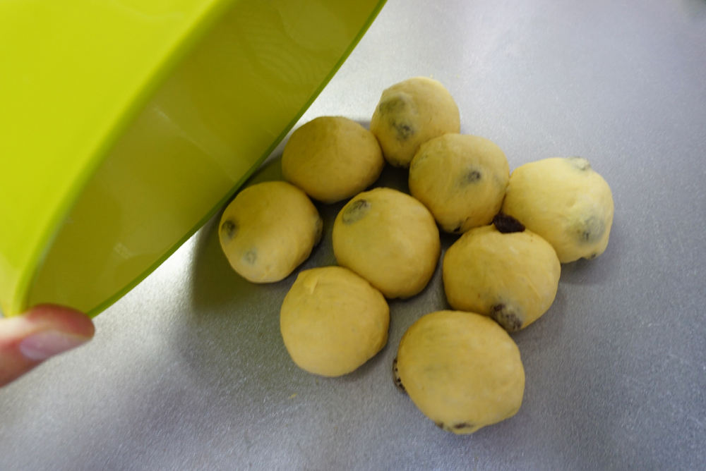 9等分し、乾燥しないようにして15分置きます。