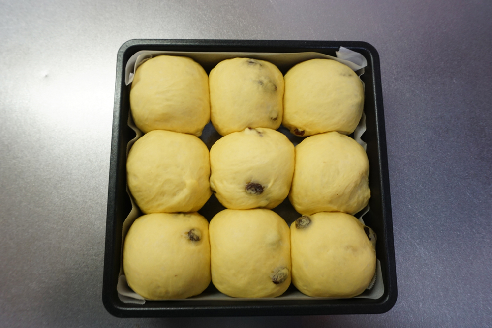 二次発酵が完了すると隙間はなくなります。 オーブンを170℃に予熱します。