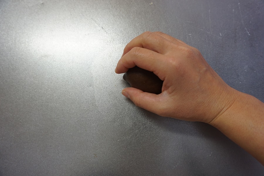 軽く転がします。