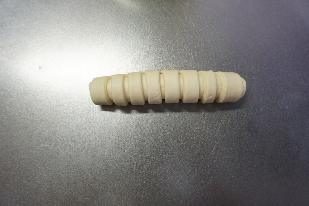 巻き終わります。両端は軽く閉じておきます。