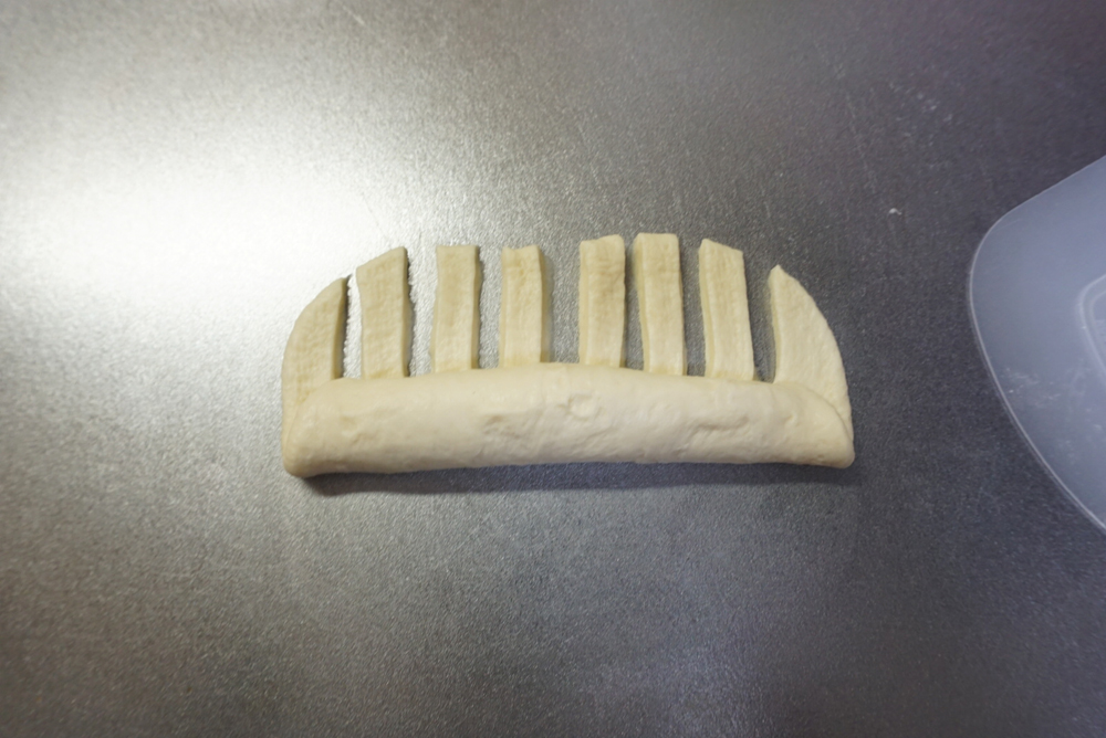 下からくるくると巻いていきます。