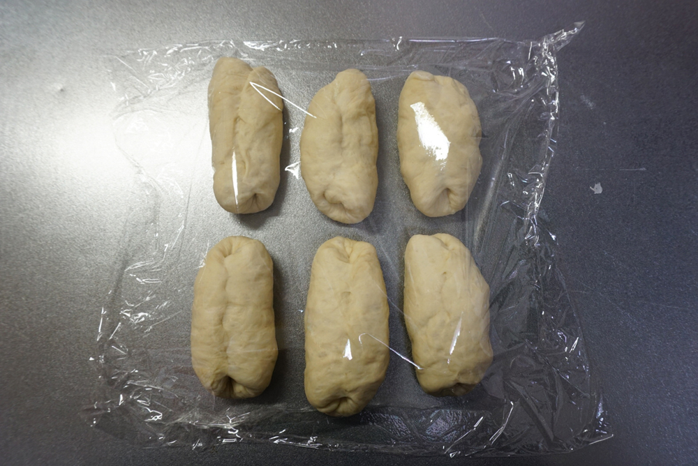 ベンチタイム：閉じ目を上にして、乾燥しないように15分置きます。