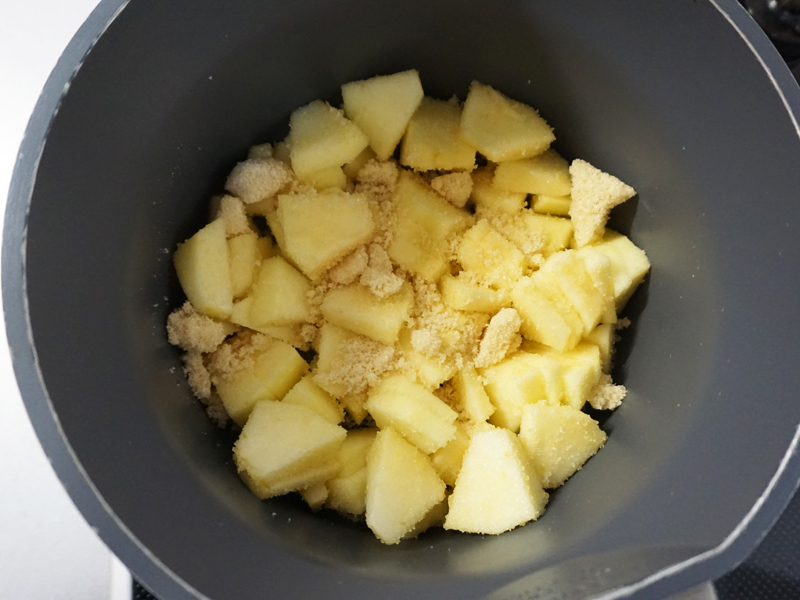 【りんごのコンポート作り】