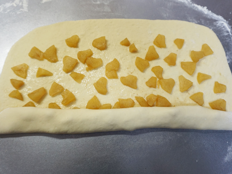 手前からゆるく巻いていきます。