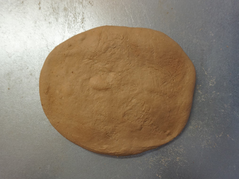 生地を20cm×15cmぐらいの長方形に伸ばします。