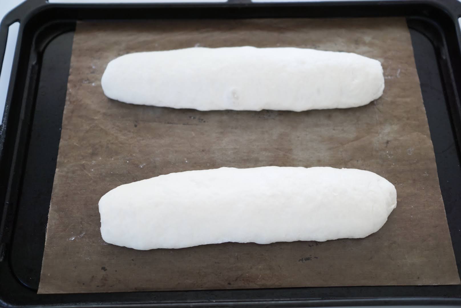 大体1.5倍になったところでラップなど乾燥防止のものを取り外します。 そのまま５分程度放置し、クープを入れ易い状態にします。