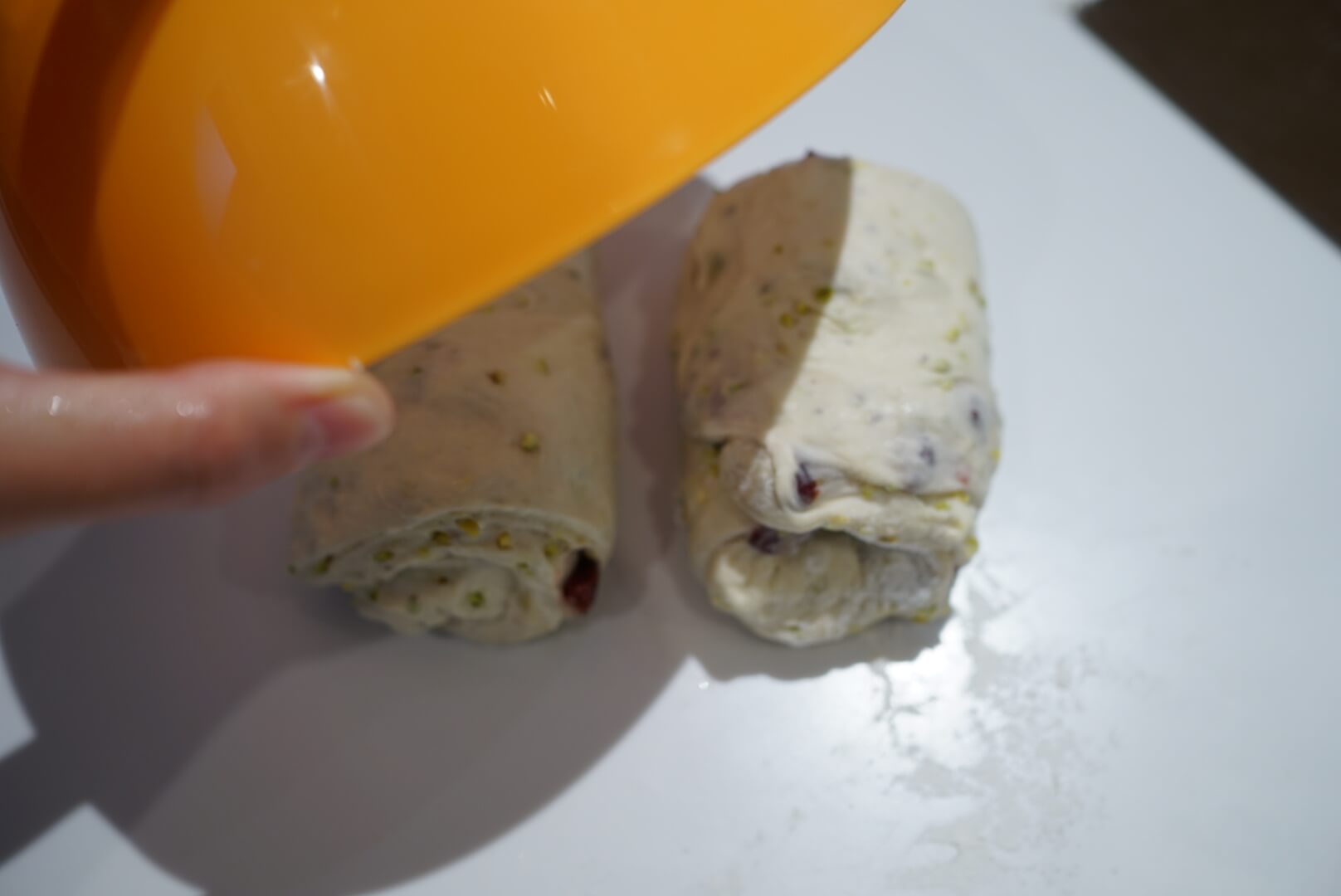 【ベンチタイム】 乾燥しないようにボウルをかぶせて15分置きます。