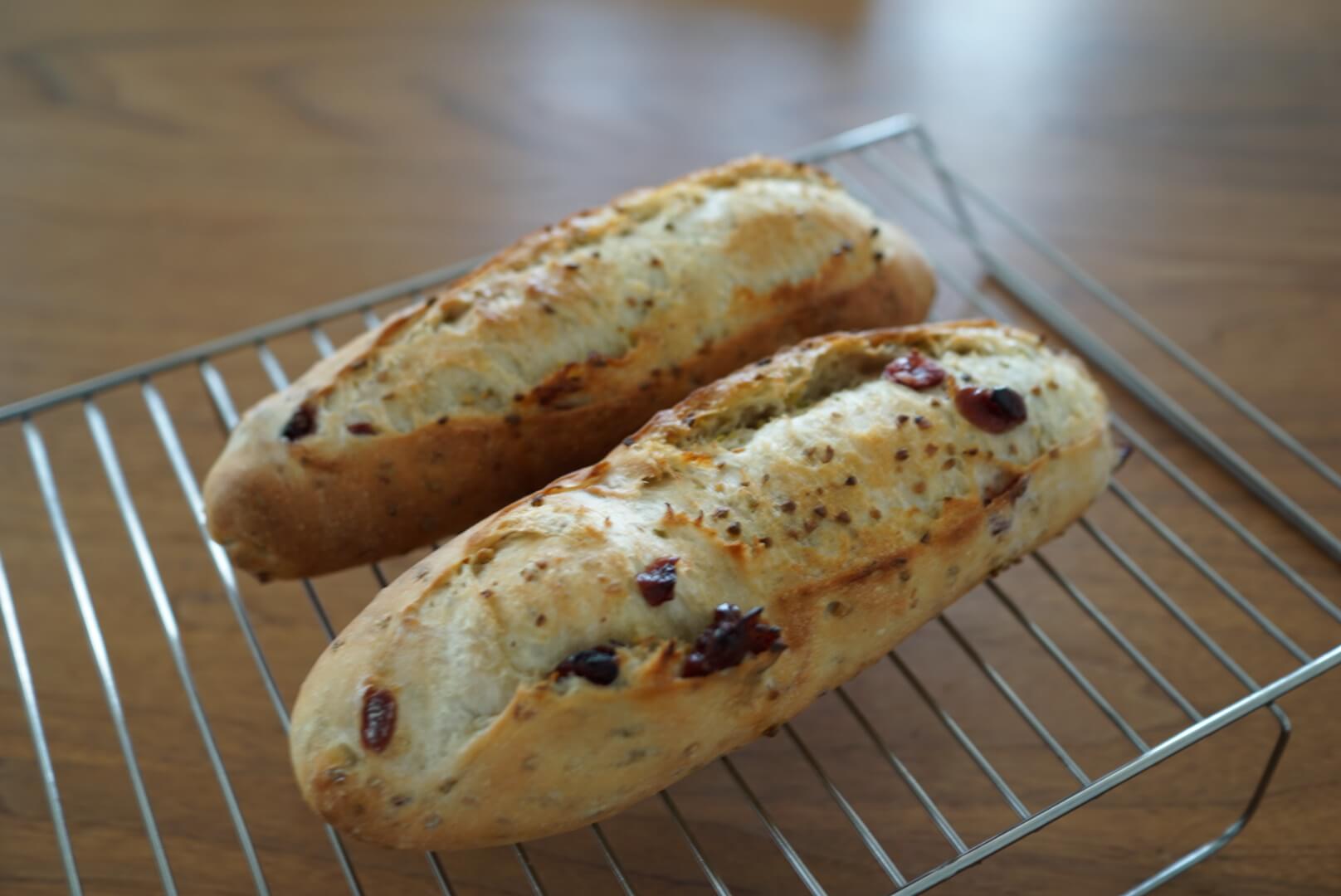 ケーキクーラーで粗熱を取ります。