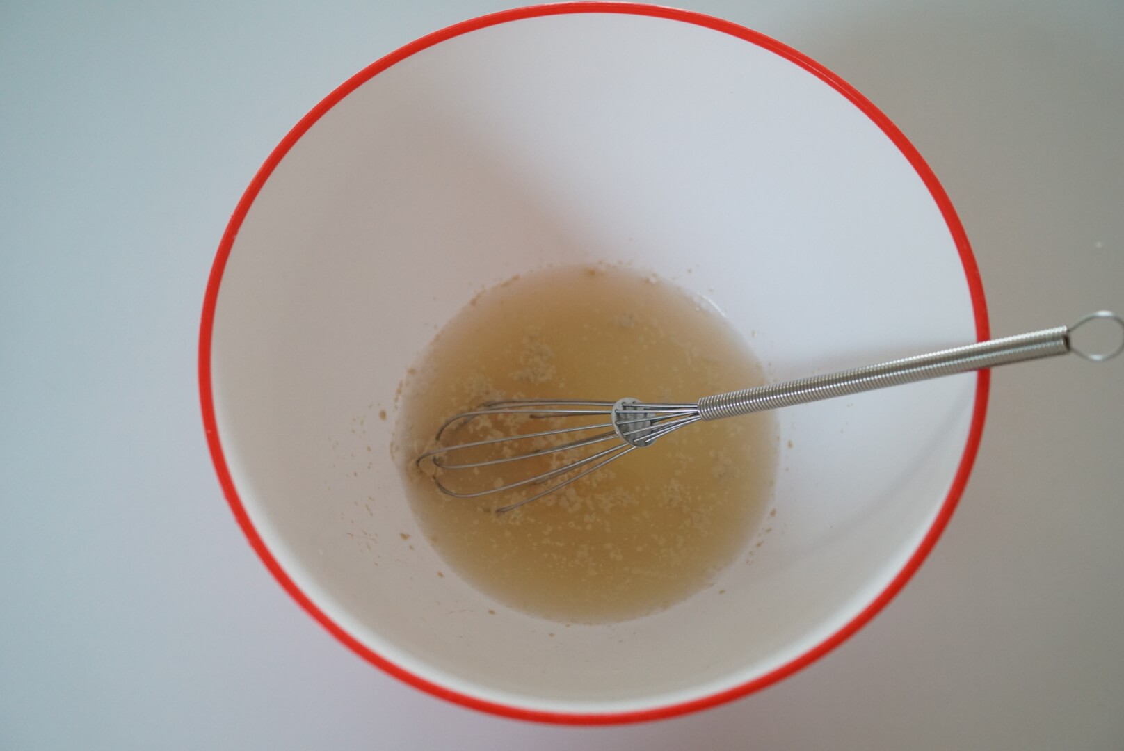 水（ぬるま湯）を入れてかき混ぜます。