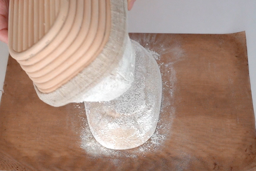 オーブンをスチーム有り300度に予熱します。