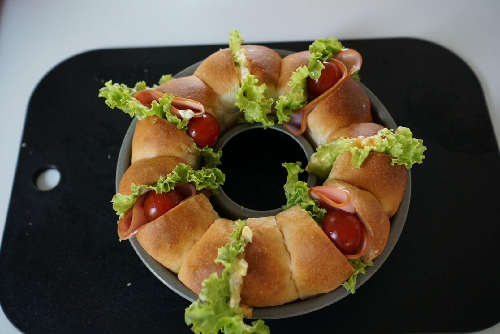 具を詰めていくと、だんだんお花が外側に開いていきます。 出来上がったところで、一度エンゼル型に戻しておくと形を落ち着かせられます。